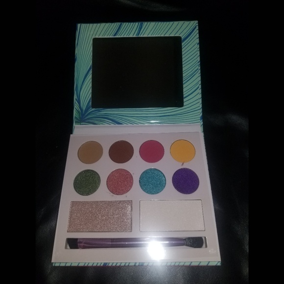 Laura Sanchez "MOODS" Palette - Picture 2 of 4